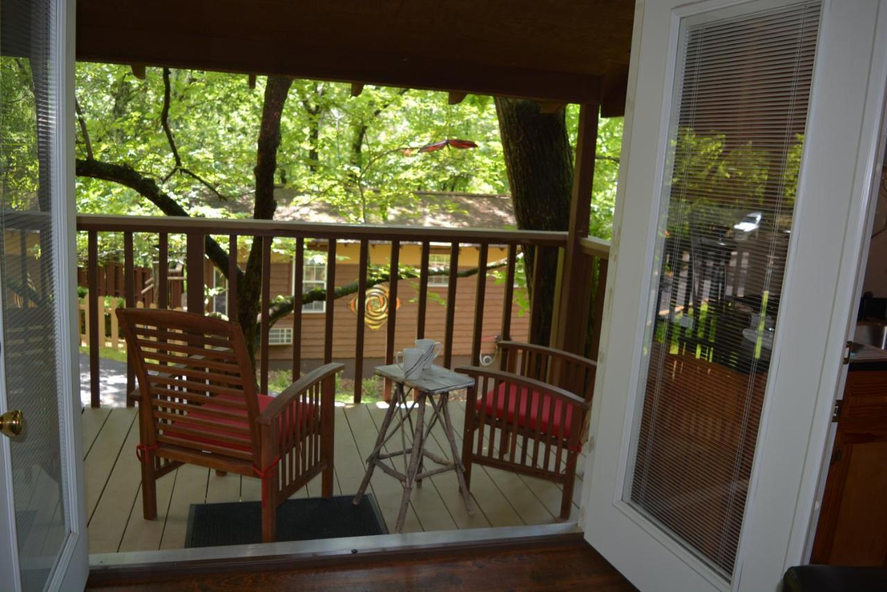 The Woods Cabins Eureka Springs Oda fotoğraf