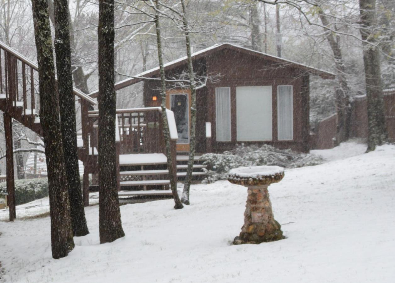 The Woods Cabins Eureka Springs Oda fotoğraf
